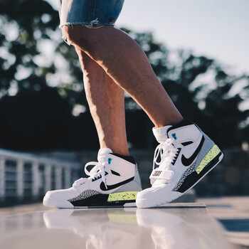 耐克（NIKE）籃球鞋AQ4160-107 