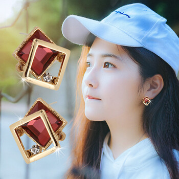 優(yōu)雅珍珠耳飾，讓你美出新高度
