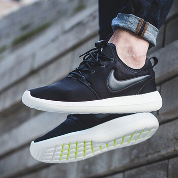 耐克（NIKE）跑步鞋844656-003 黑/白 39