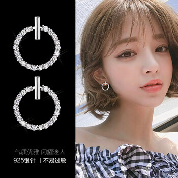 時尚耳飾，展現(xiàn)你的優(yōu)雅氣質(zhì)范