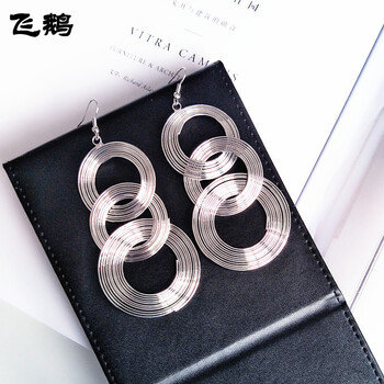 復(fù)古超大耳環(huán)