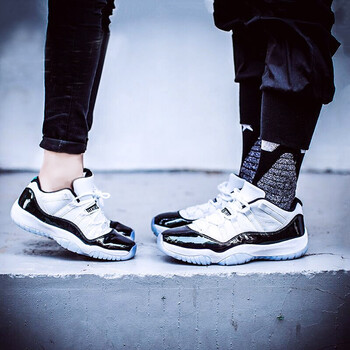 耐克（NIKE）籃球鞋AJ11復(fù)活節(jié)變色龍女528896-145 
