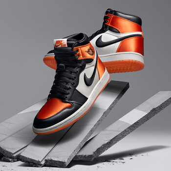 耐克（NIKE）籃球鞋AV3725-010（黑橙絲綢扣碎） 
