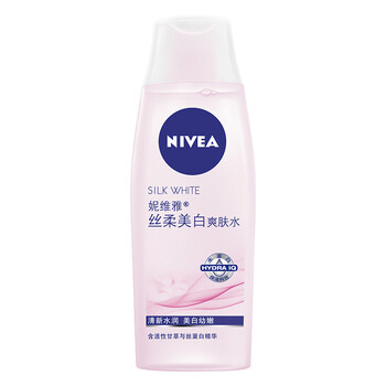 妮維雅爽膚水女