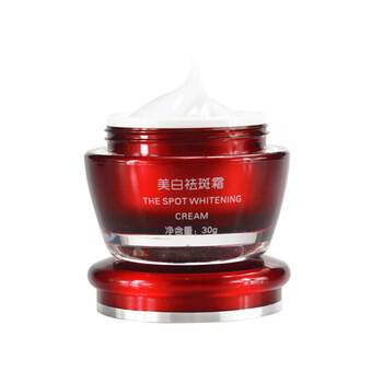 依祈雪肌白里透紅