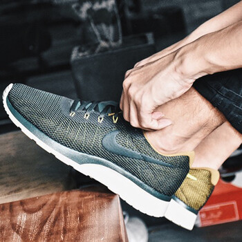 耐克（NIKE）跑步鞋921669-300 