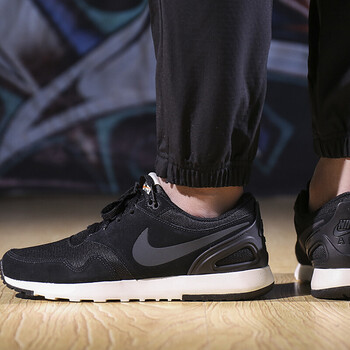 NIKE跑步鞋866069-001 39，40.5，40，42.5，41，42，43