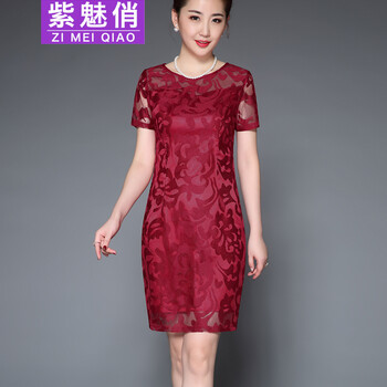 夏日聚會(huì)，穿對(duì)吊帶裙更吸睛