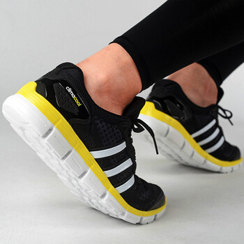 阿迪達(dá)斯（Adidas）跑步鞋一號(hào)黑S76750 