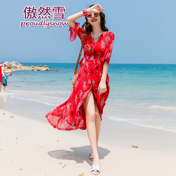 露肩連衣裙，穿出優(yōu)雅女神范