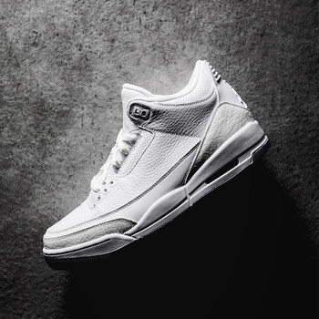 耐克（NIKE）籃球鞋136064-111（限量） 