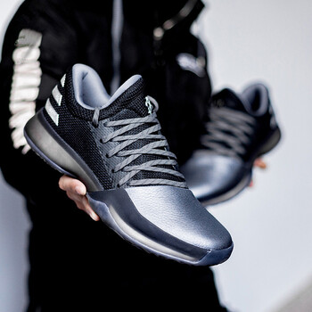adidas保暖靴