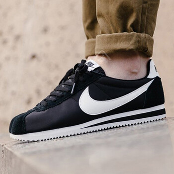 耐克Nike跑步鞋807472-011黑白特價 