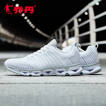 時(shí)尚跑鞋，享受舒適的快感