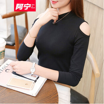 長(zhǎng)袖高領(lǐng)短款黑色