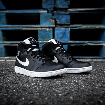 耐克（NIKE）籃球鞋554724-038 黑白陰陽 