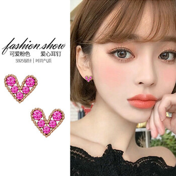 甜美心形耳釘