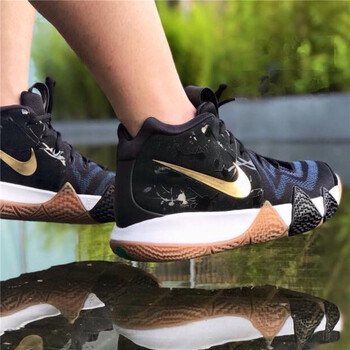 耐克（NIKE）籃球鞋943807-403 黑金生膠底 