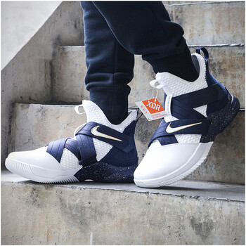 耐克（NIKE）籃球鞋詹姆斯士兵12 AO4055-100 42