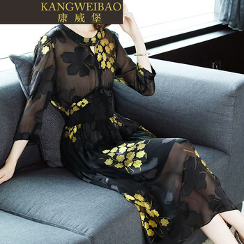 康威堡（KANGWEIBAO） 碎花 紐扣，褶皺，印花 連衣裙