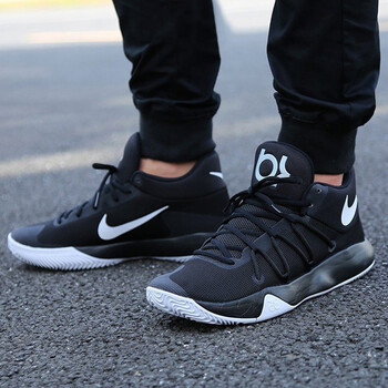 耐克（NIKE）籃球鞋黑色921540-001  42