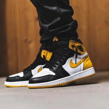 耐克（NIKE）籃球鞋555088-109 黑黃腳趾黃麂皮 