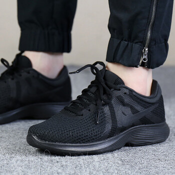 耐克（NIKE）跑步鞋黑色908999-002減震輕便 38
