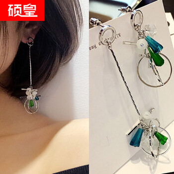 同款水晶耳環(huán)