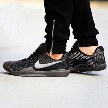 耐克(Nike)籃球鞋884445-001黑曼巴MAMBA 