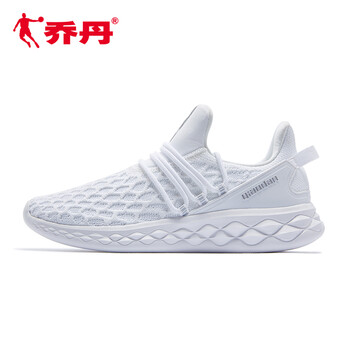 舒適透氣，系帶跑鞋讓你不打烊