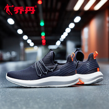 輕質(zhì)緩震跑鞋，享受舒適生活