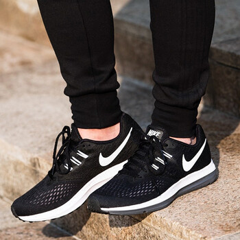 耐克（NIKE）跑步鞋898466-001氣墊網(wǎng)面透氣 40