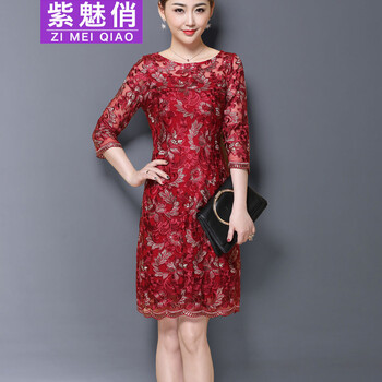 女士婚禮長(zhǎng)裙