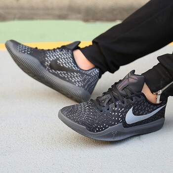 耐克（NIKE）籃球鞋深灰黑884445-001 42