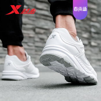 舒適透氣，系帶跑鞋來助力