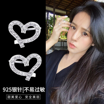 甜美心形鑲鉆耳環(huán)