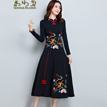 盛林鳥 口袋，刺繡，紐扣，立體裝飾 短袖 T恤 女 立領(lǐng)