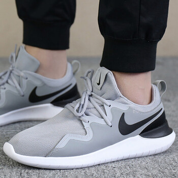 耐克（NIKE）跑步鞋AA2160-002 