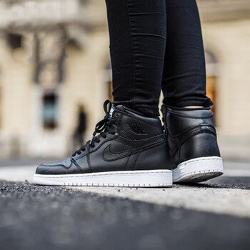 耐克（NIKE）籃球鞋黑白女款575441-006 