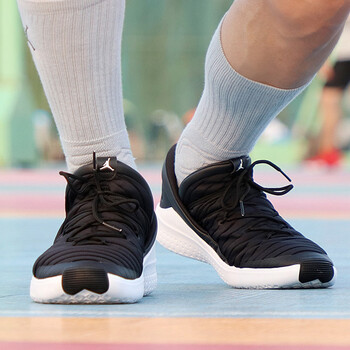 耐克（NIKE）籃球鞋919715-010 42