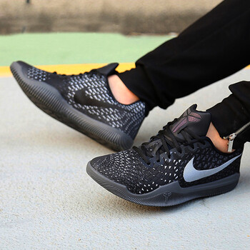 耐克（NIKE）籃球鞋884445-001 40