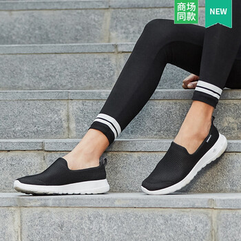 斯凱奇（SKECHERS）跑步鞋15600-BKW/回彈鞋墊緩震鞋底/偏大 