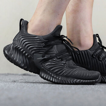 阿迪達斯（Adidas）跑步鞋D96805升級款小椰子/尺碼偏小 