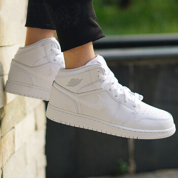 耐克（NIKE）籃球鞋白色554724-104 42
