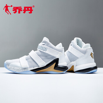高幫鞋，讓你馳騁籃球場(chǎng)