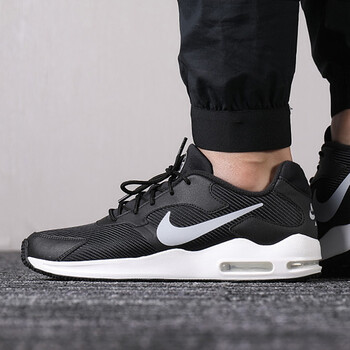 耐克（NIKE）跑步鞋916768-012/黑灰 可視氣墊 