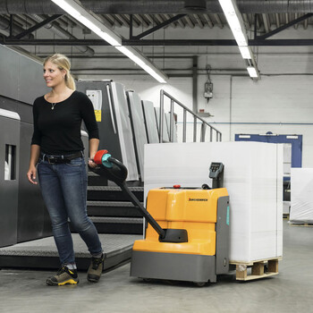 德国永恒力叉车 EJE M13步行式电动搬运车 托盘搬运车 670*1150 三相交流电机 免维护电瓶 载重1.3t