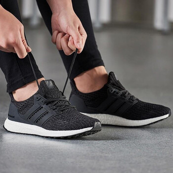 阿迪達(dá)斯（Adidas）跑步鞋CM8116/BOOST緩震黑色 