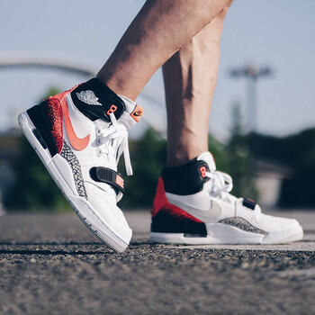 耐克（NIKE）籃球鞋粉白AQ4160-108 
