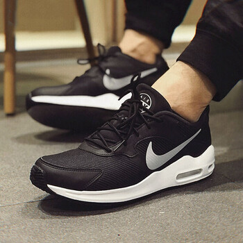 耐克（NIKE）跑步鞋916768-012 42